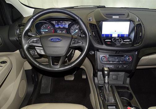 Photo 3 of 22 of 2017 Ford Escape Titanium