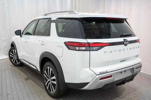 2025 Nissan Pathfinder Platinum 4WD