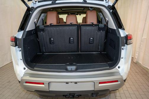 2025 Nissan Pathfinder Platinum 4WD