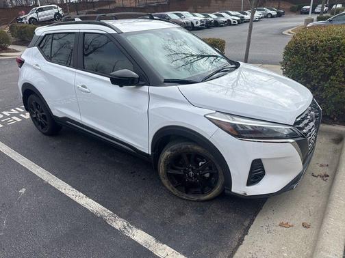 2024 Nissan Kicks SR