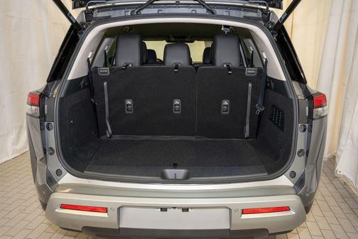 2025 Nissan Pathfinder SL 4WD