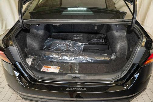 2025 Nissan Altima SR FWD