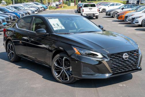 2025 Nissan Altima SR FWD