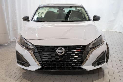2025 Nissan Altima SR FWD