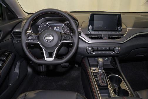 2025 Nissan Altima SR FWD