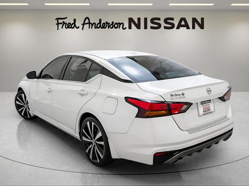2022 Nissan Altima SR FWD