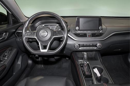 2022 Nissan Altima SR FWD