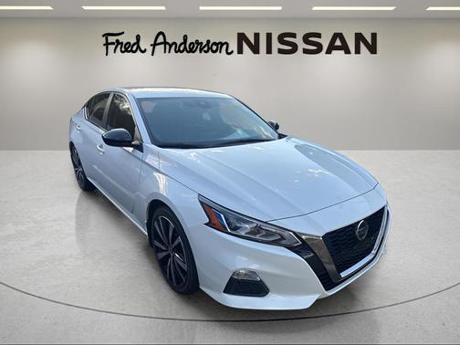 2022 Nissan Altima SR FWD