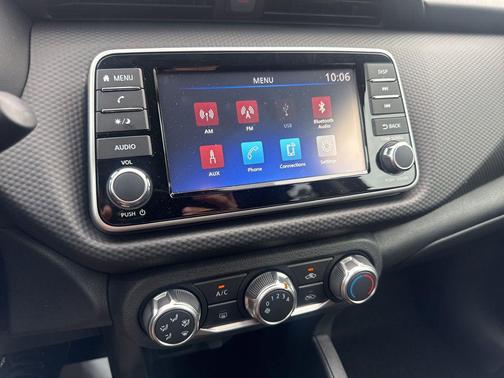 2025 Nissan Kicks S