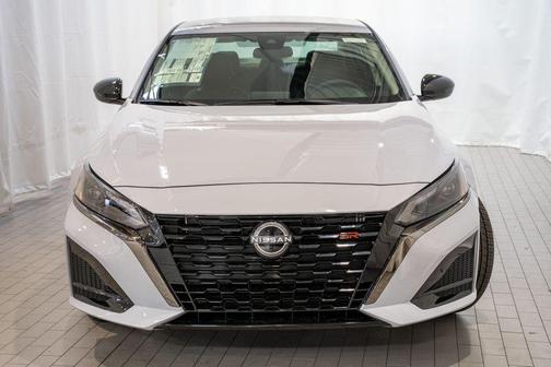 2025 Nissan Altima SR FWD