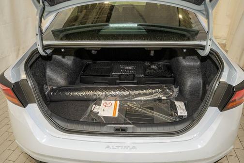 2025 Nissan Altima SR FWD