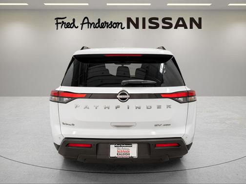 2022 Nissan Pathfinder SV 4WD