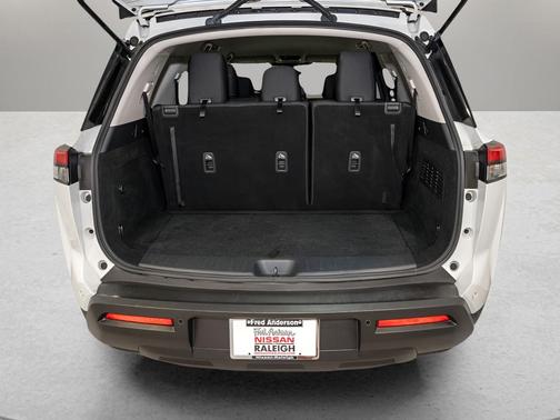 2022 Nissan Pathfinder SV 4WD