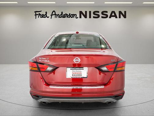 2022 Nissan Altima SR FWD
