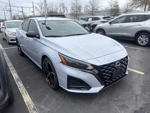 2023 Nissan Altima SR FWD