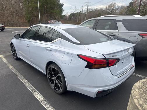 2023 Nissan Altima SR FWD