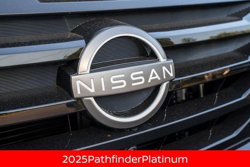 2025 Nissan Pathfinder Platinum 4WD