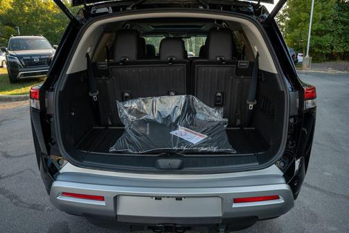 2025 Nissan Pathfinder Platinum 4WD