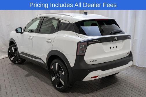 Aspen White Tricoat 2026 Nissan Kicks SR