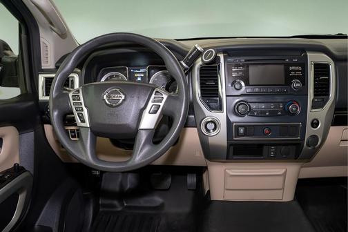 2017 Nissan Titan SV