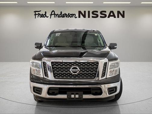 2017 Nissan Titan SV