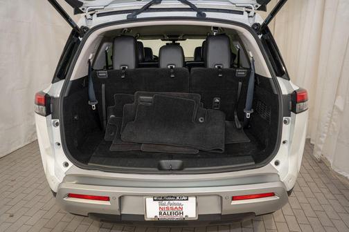 2023 Nissan Pathfinder SL 4WD