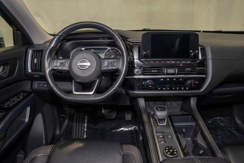 2023 Nissan Pathfinder SL 4WD