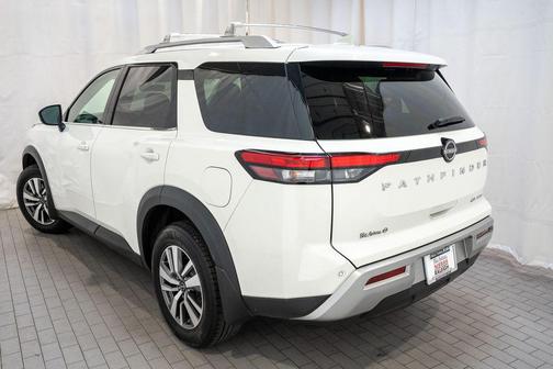 2023 Nissan Pathfinder SL 4WD