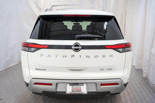2023 Nissan Pathfinder SL 4WD