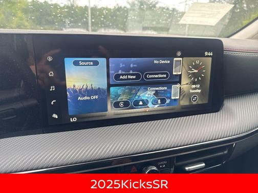 2025 Nissan Kicks SR