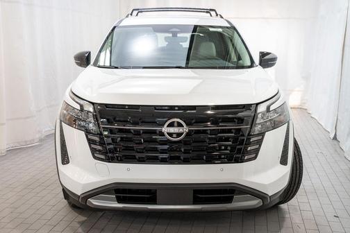Everest White Pearl Tricoat 2026 Nissan Pathfinder SL