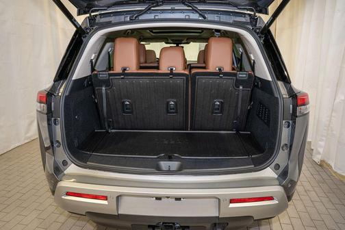 2025 Nissan Pathfinder Platinum 4WD