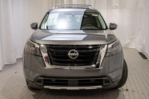 2025 Nissan Pathfinder Platinum 4WD