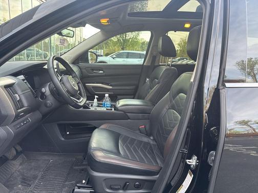 Super Black 2024 Nissan Pathfinder Platinum 4WD