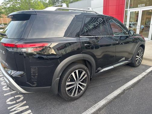 Super Black 2024 Nissan Pathfinder Platinum 4WD