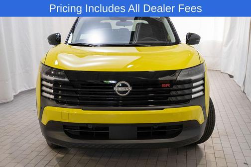 Yuzu Yellow Metallic/Super Black 2026 Nissan Kicks SR