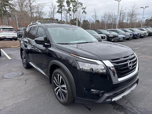 2025 Nissan Pathfinder Platinum 4WD