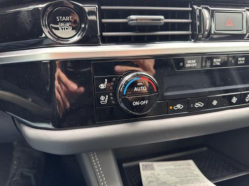 2025 Nissan Pathfinder Platinum 4WD