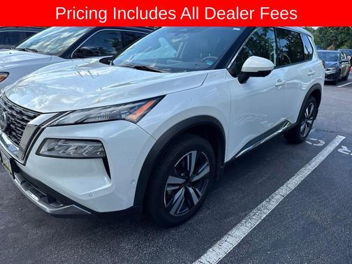Pearl White Tricoat 2023 Nissan Rogue SL