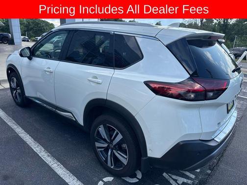 Pearl White Tricoat 2023 Nissan Rogue SL
