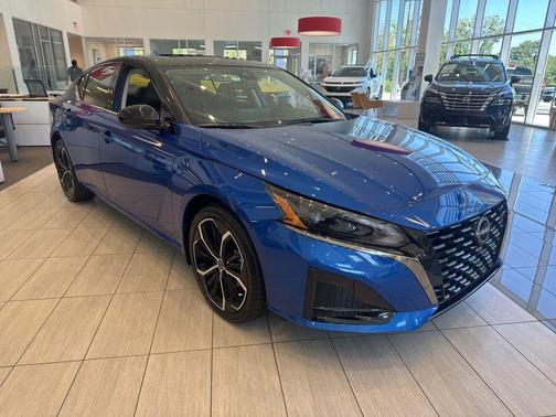 2025 Nissan Altima SR FWD