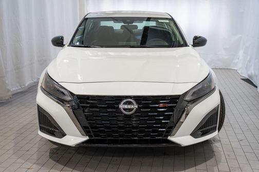 2025 Nissan Altima SR FWD