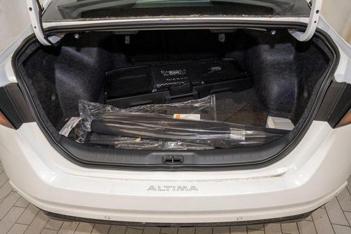 2025 Nissan Altima SR FWD