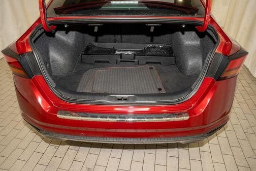 2022 Nissan Altima SR FWD