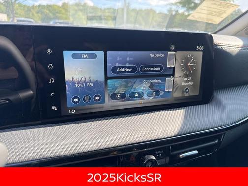 2025 Nissan Kicks SR