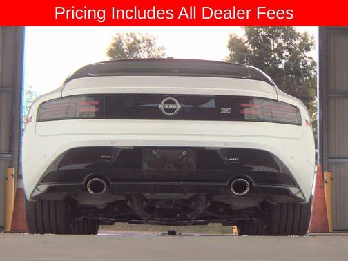 Pearl White Tricoat/Super Black 2025 Nissan Z Performance Manual Transmission