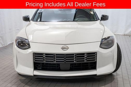 Pearl White Tricoat/Super Black 2025 Nissan Z Performance Manual Transmission