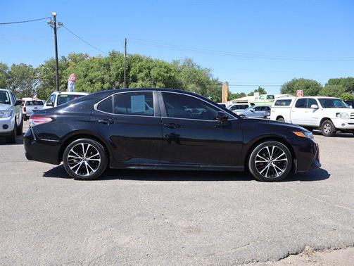 Midnight Black Metallic 2019 Toyota Camry SE