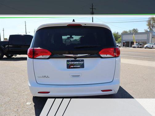 2022 Chrysler Voyager LX