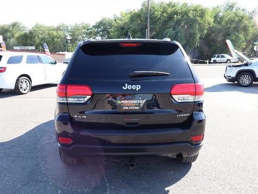 Diamond Black Crystal Pearlcoat 2018 Jeep Grand Cherokee Laredo E